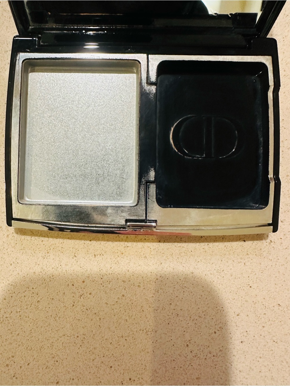 Empty Dior Refillable Compact - Picture 4 of 4